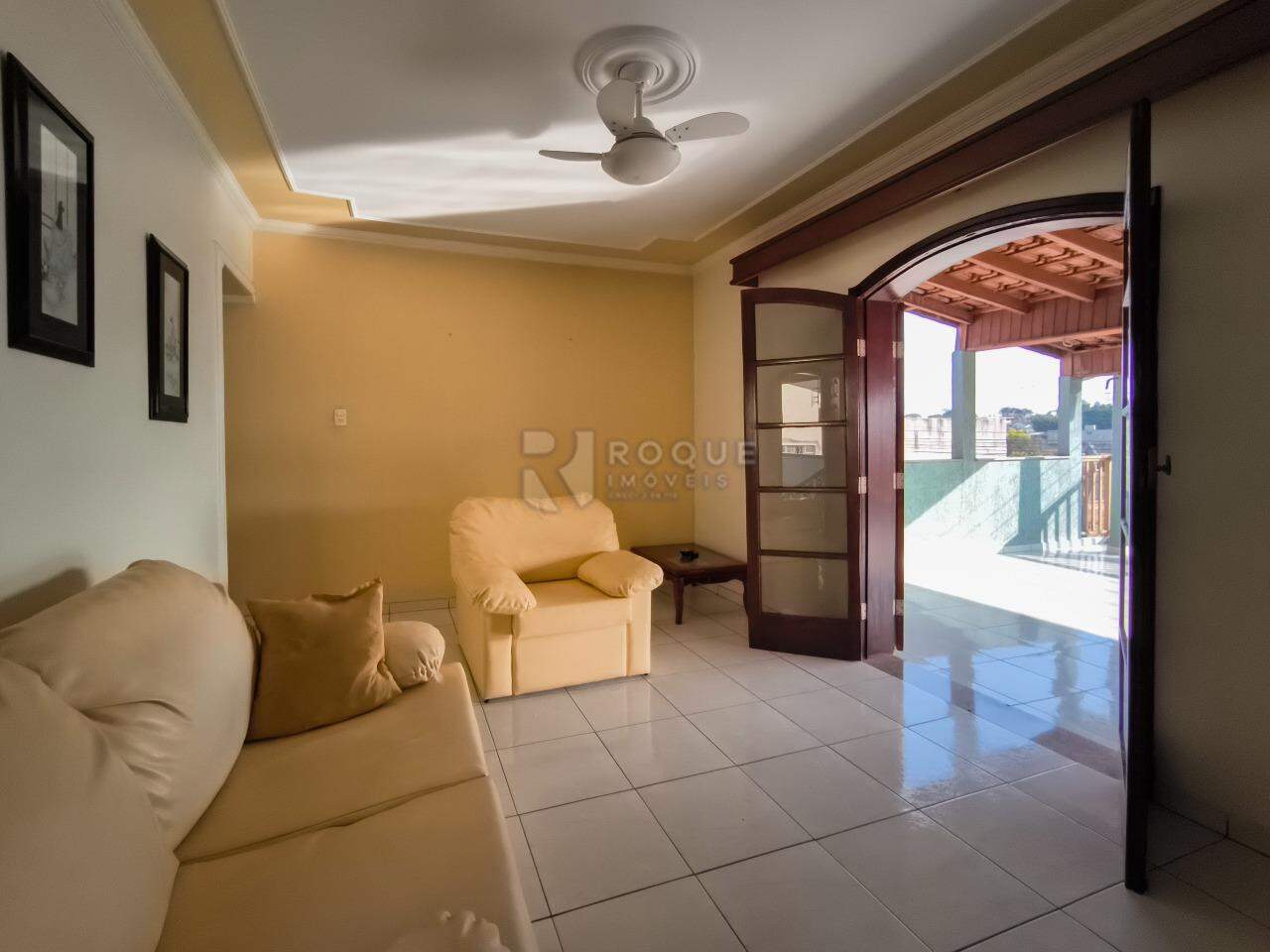 Casa Residencial à venda no bairro Parque Hippolyto: SALA DE ESTAR