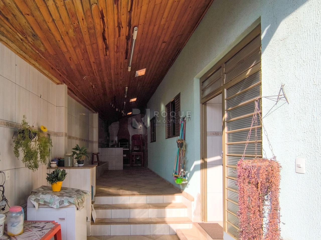 Casa Residencial à venda no bairro Parque Hippolyto: ÁREA DE SERVIÇO