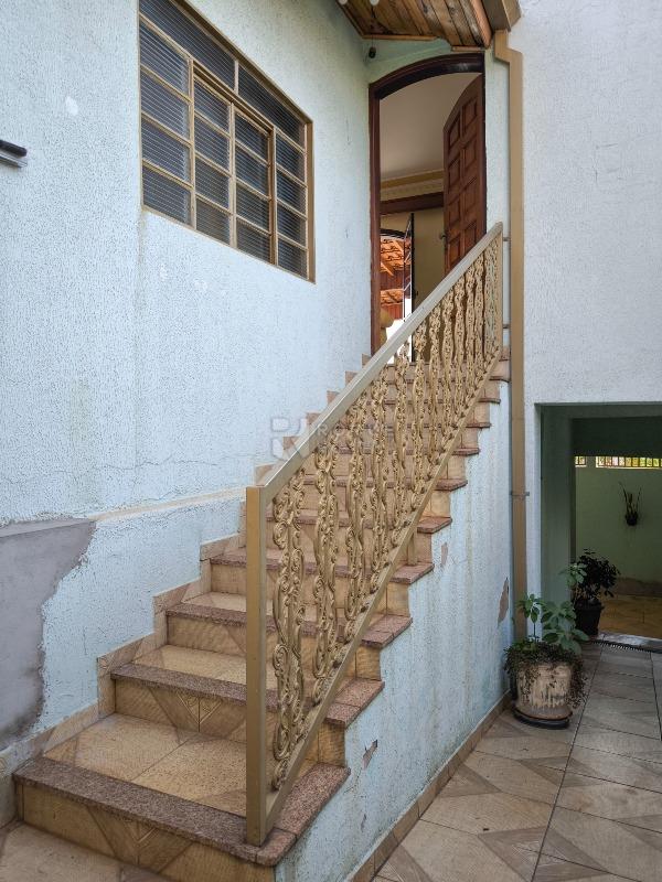 Casa Residencial à venda no bairro Parque Hippolyto: ACESSO Á SALA DE ESTAR