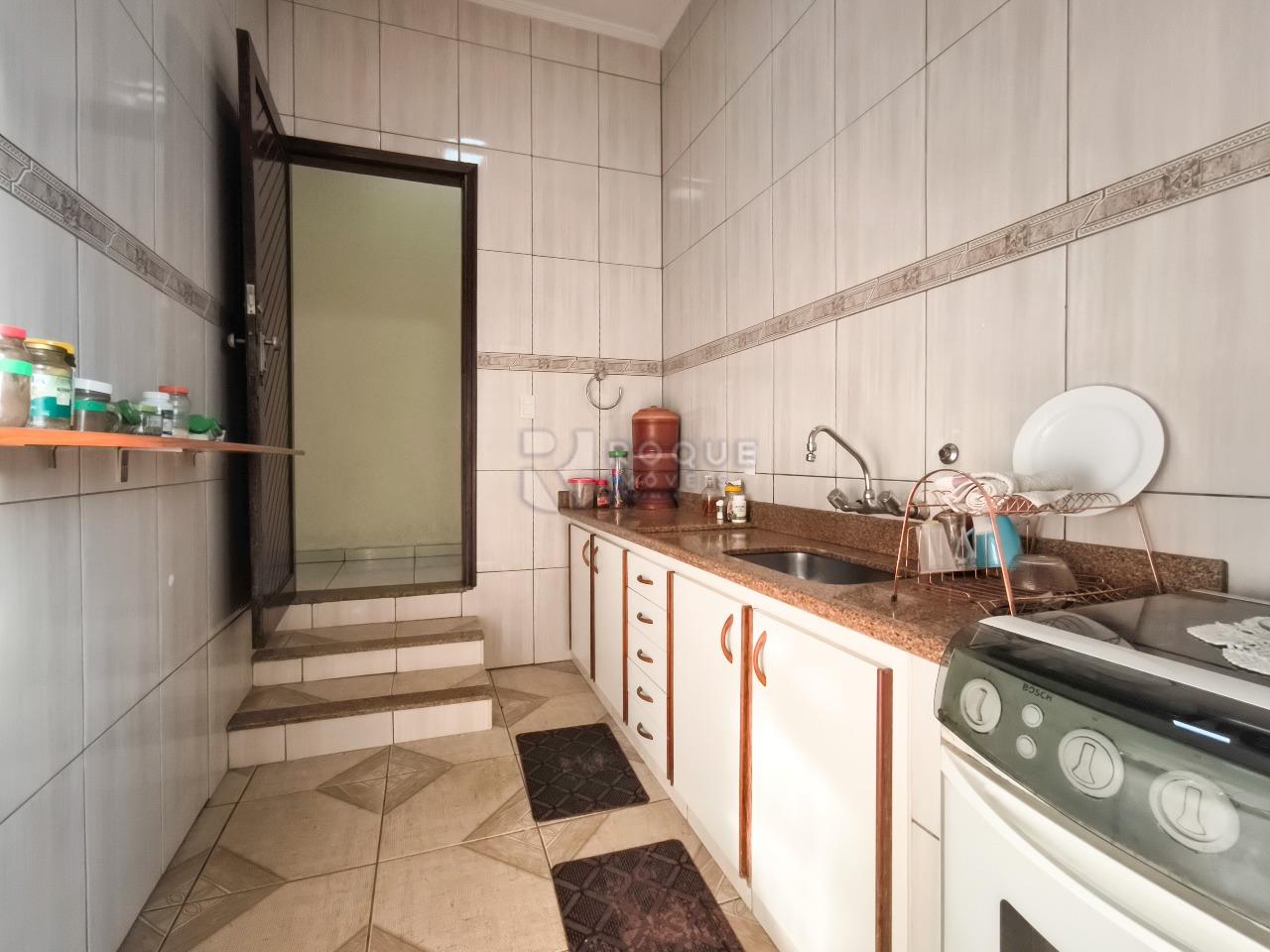 Casa Residencial à venda no bairro Parque Hippolyto: COZINHA