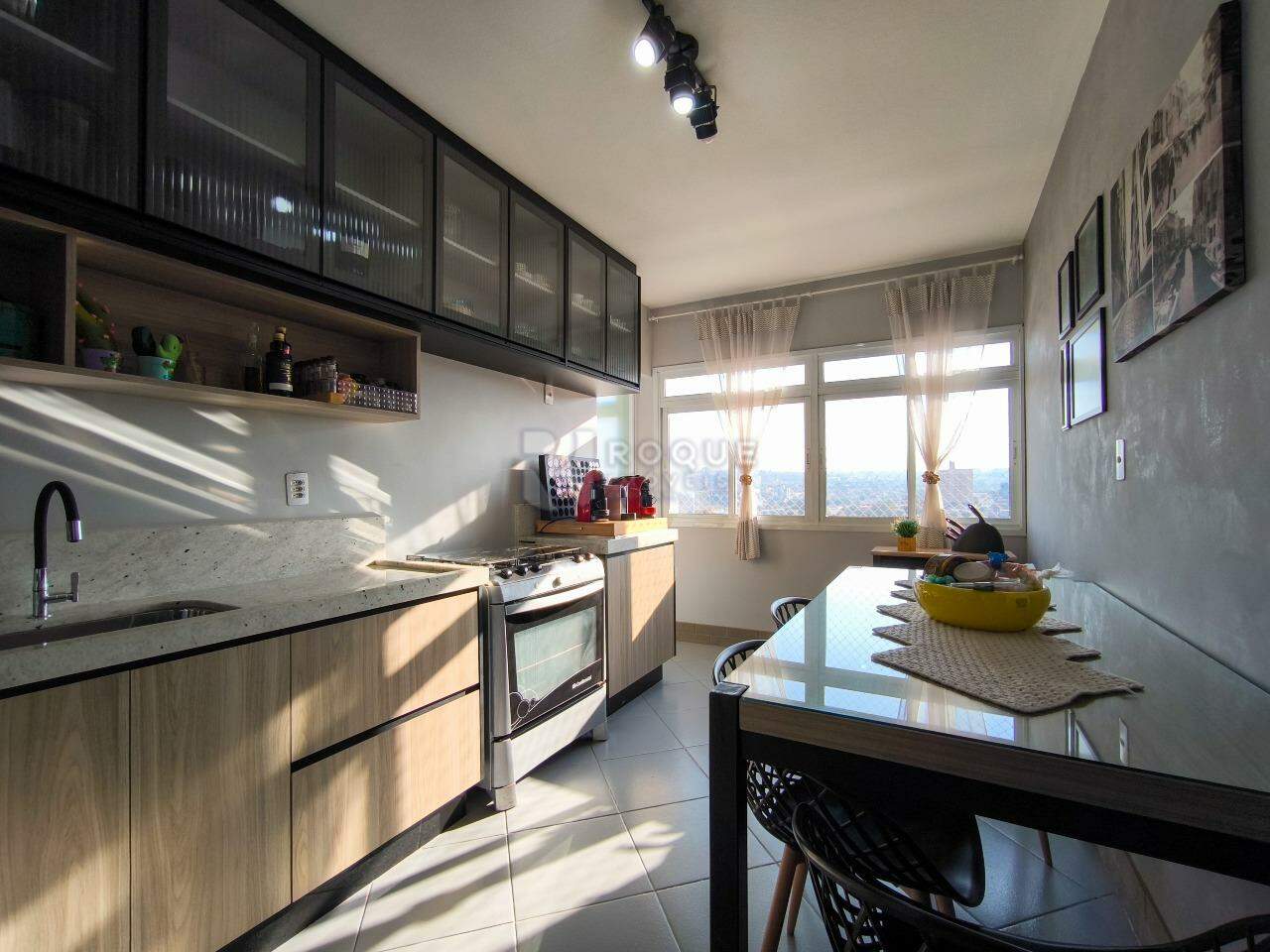 Apartamento à venda no bairro Centro: COZINHA