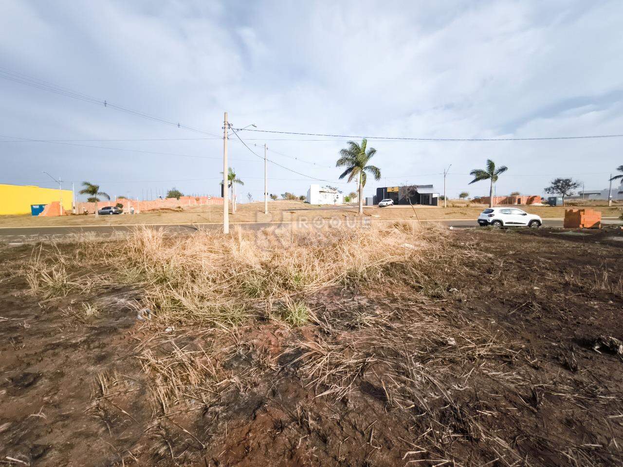 Terreno à venda no bairro Residencial Colinas do Engenho I: 