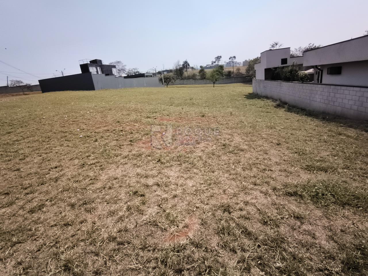 Terreno em condomínio à venda no bairro Residencial Florisa: 