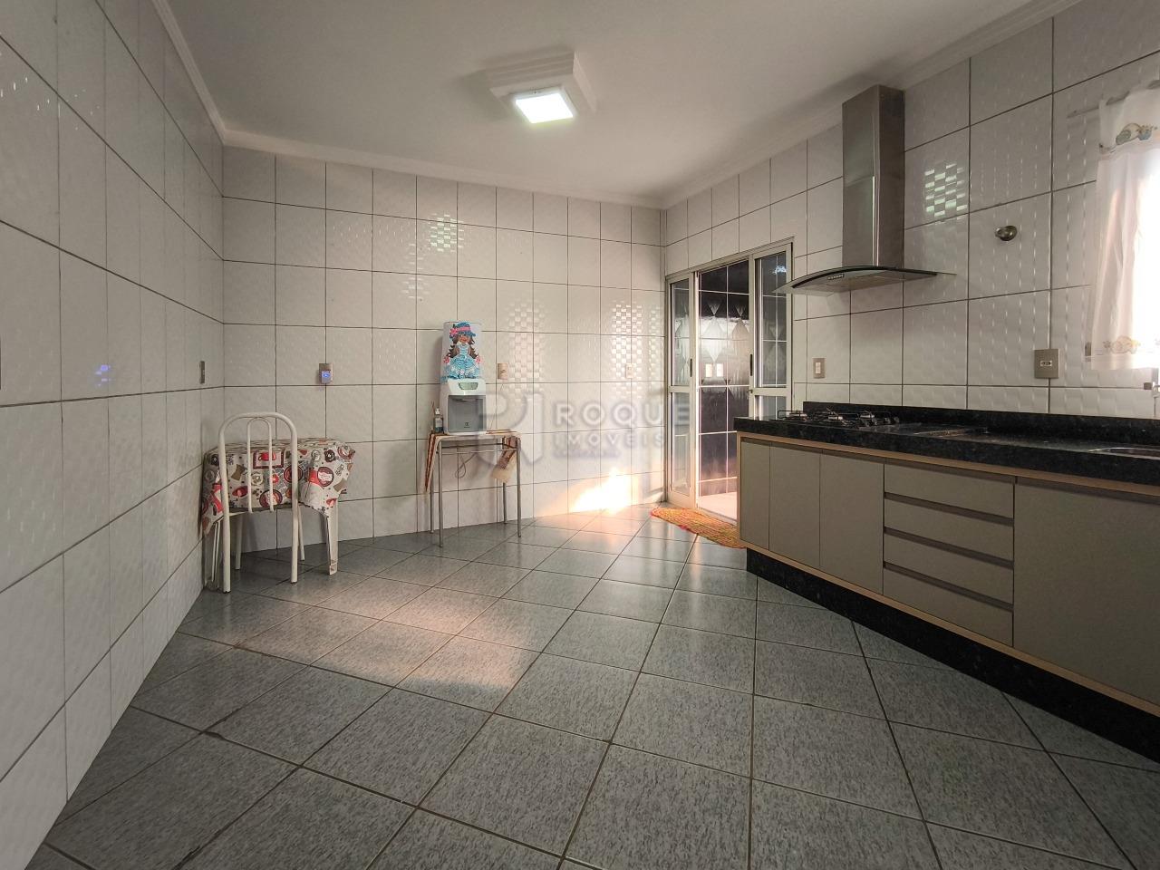 Casa Comercial à venda no bairro Jardim Residencial Graminha II: COZINHA
