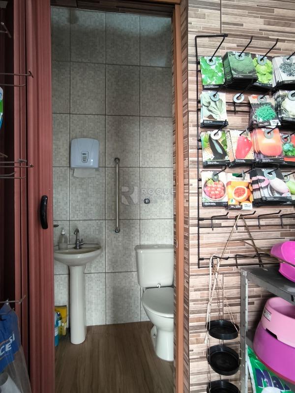 Casa Comercial à venda no bairro Jardim Residencial Graminha II: BANHEIRO SALÃO COMERCIAL