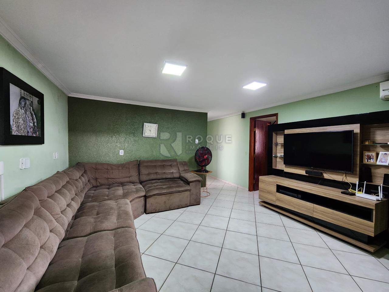 Casa Residencial à venda no bairro Conjunto Habitacional Victor D’Andrea: SALA