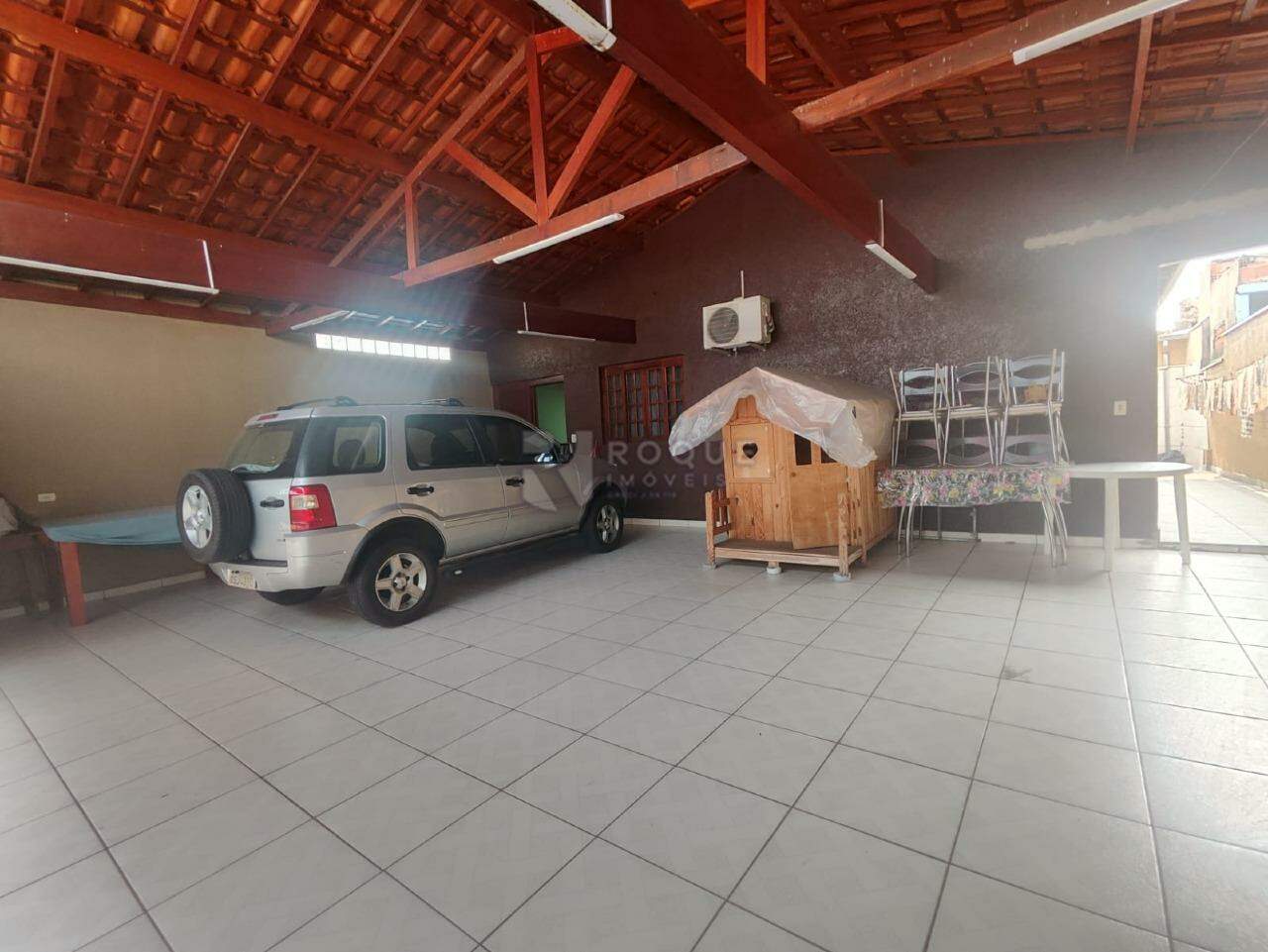 Casa Residencial à venda no bairro Conjunto Habitacional Victor D’Andrea: GARAGEM