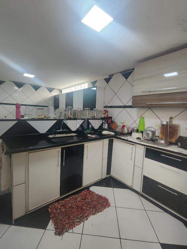 Casa Residencial à venda no bairro Conjunto Habitacional Victor D’Andrea: COZINHA