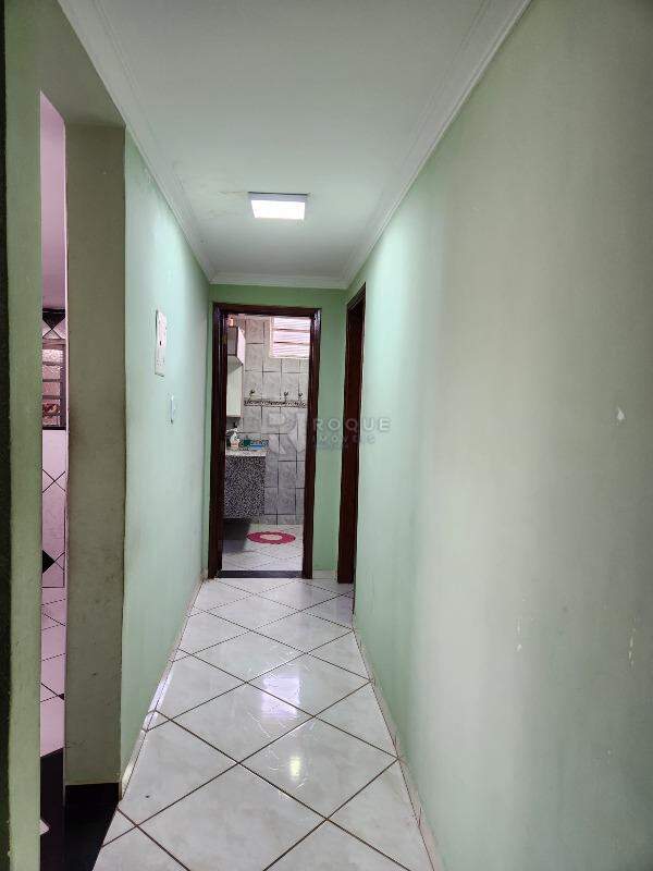 Casa Residencial à venda no bairro Conjunto Habitacional Victor D’Andrea: CORREDOR INTERNO