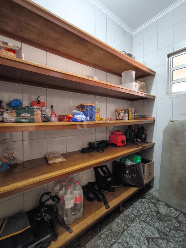 Casa Residencial à venda no bairro Vila Santa Lucia: DESPENSA