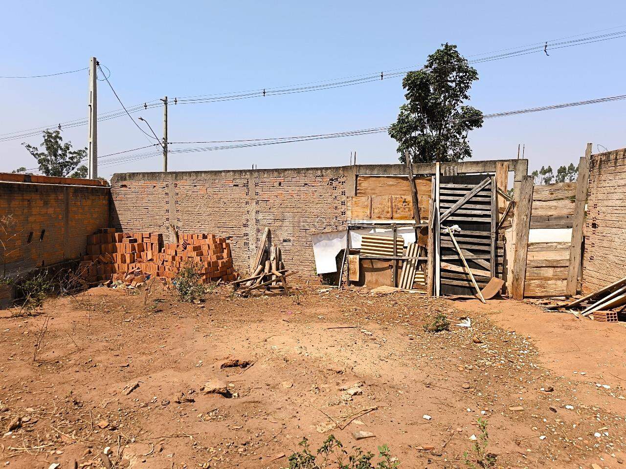 Terreno à venda no bairro Jardim Residencial Luiz Regitano: 
