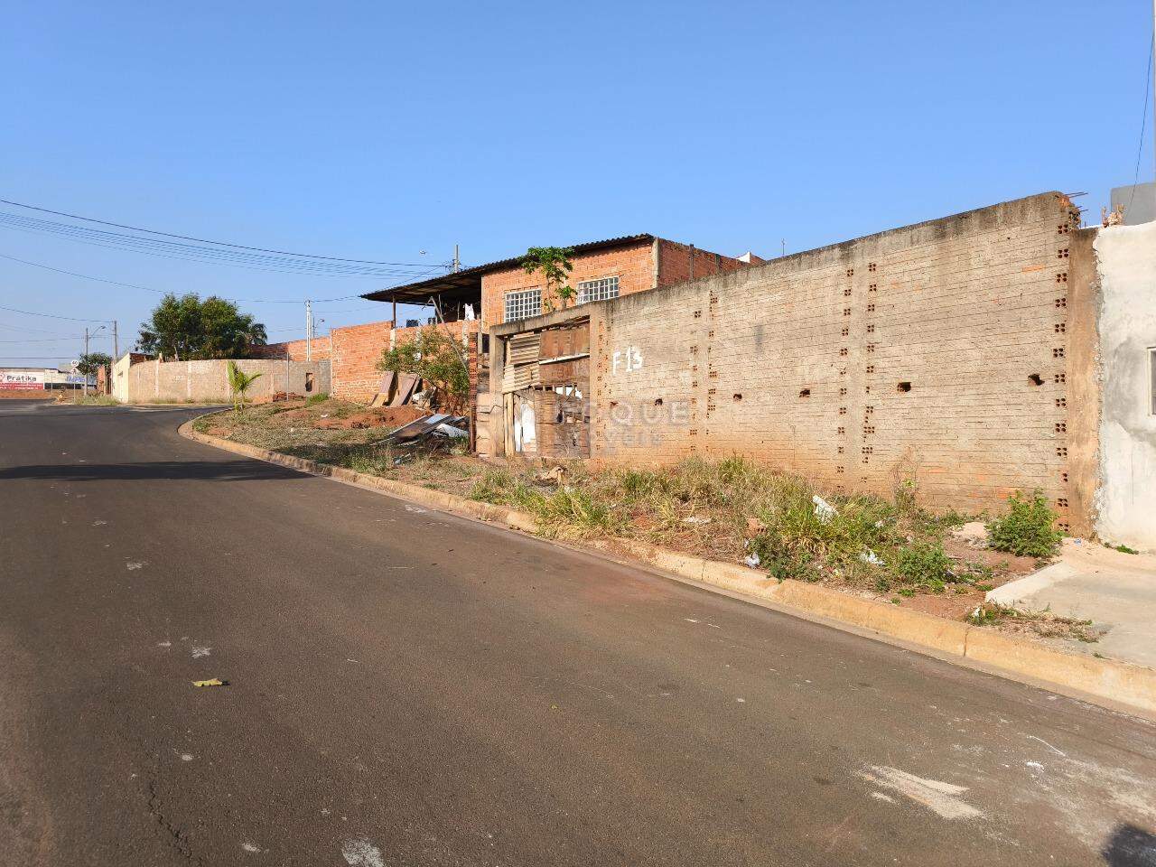 Terreno à venda no bairro Jardim Residencial Luiz Regitano: 
