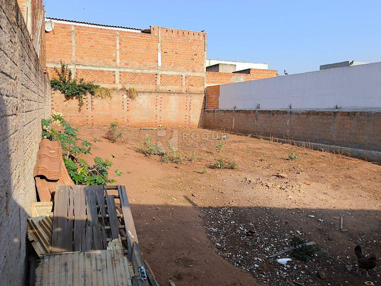 Terreno à venda no bairro Jardim Residencial Luiz Regitano: 