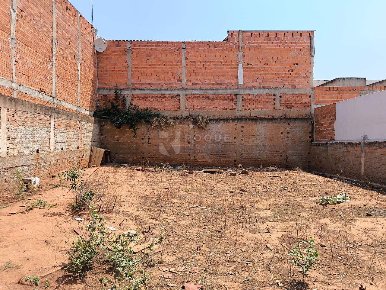 Terreno à venda no bairro Jardim Residencial Luiz Regitano: 