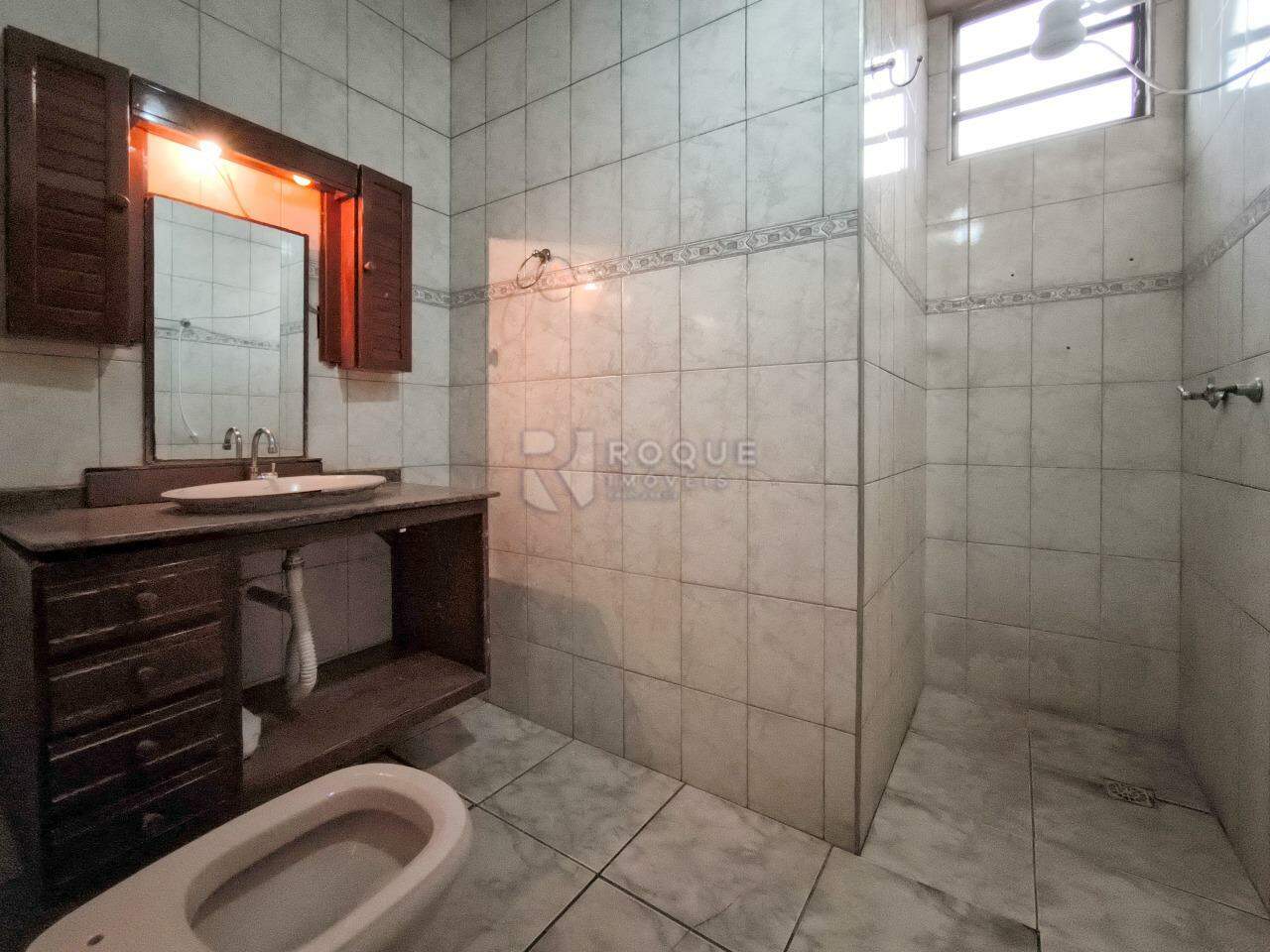 Casa Residencial à venda no bairro Conjunto Habitacional Victor D’Andrea: BANHEIRO SOCIAL