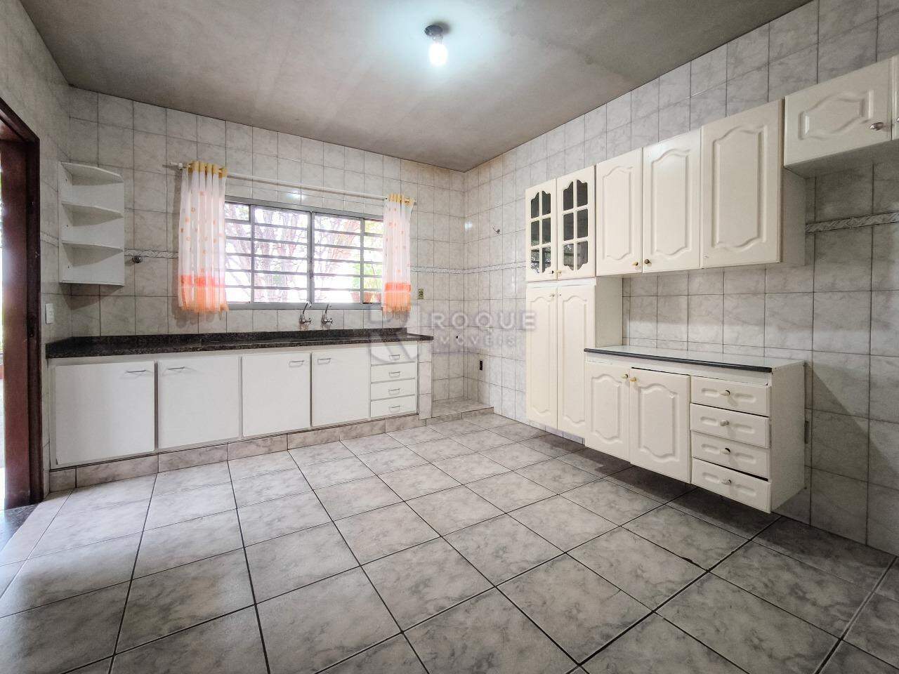 Casa Residencial à venda no bairro Conjunto Habitacional Victor D’Andrea: COZINHA