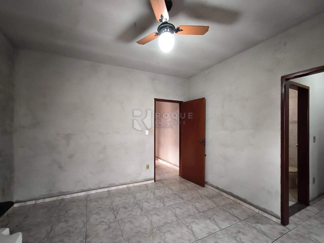 Casa Residencial à venda no bairro Conjunto Habitacional Victor D’Andrea: SUÍTE