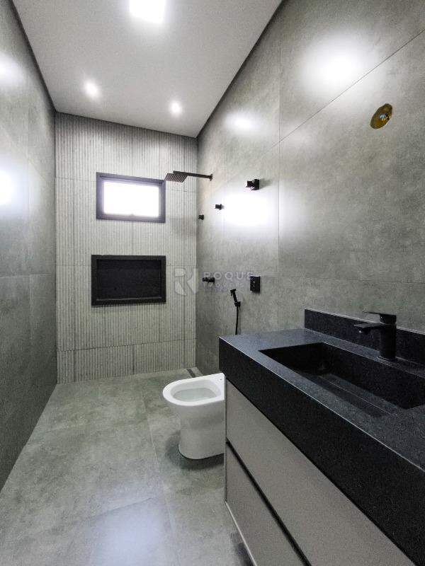 Casa em condomínio à venda no bairro Terras de São Bento II: BANHEIRO SOCIAL