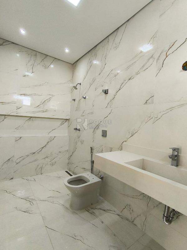 Casa em condomínio à venda no bairro Terras de São Bento II: WC SUÍTE 1