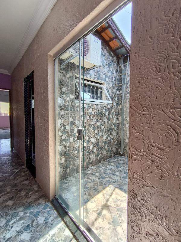 Casa com salão à venda no bairro Jardim Campo Belo: JARDIM DE INVERNO