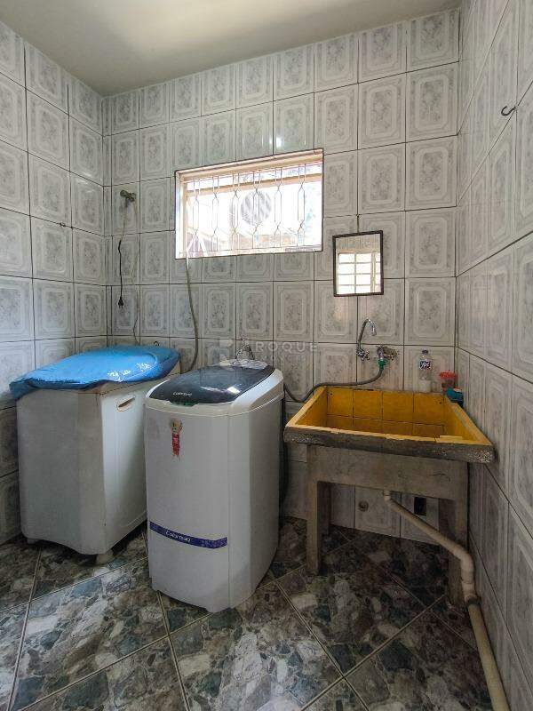 Casa com salão à venda no bairro Jardim Campo Belo: LAVANDERIA