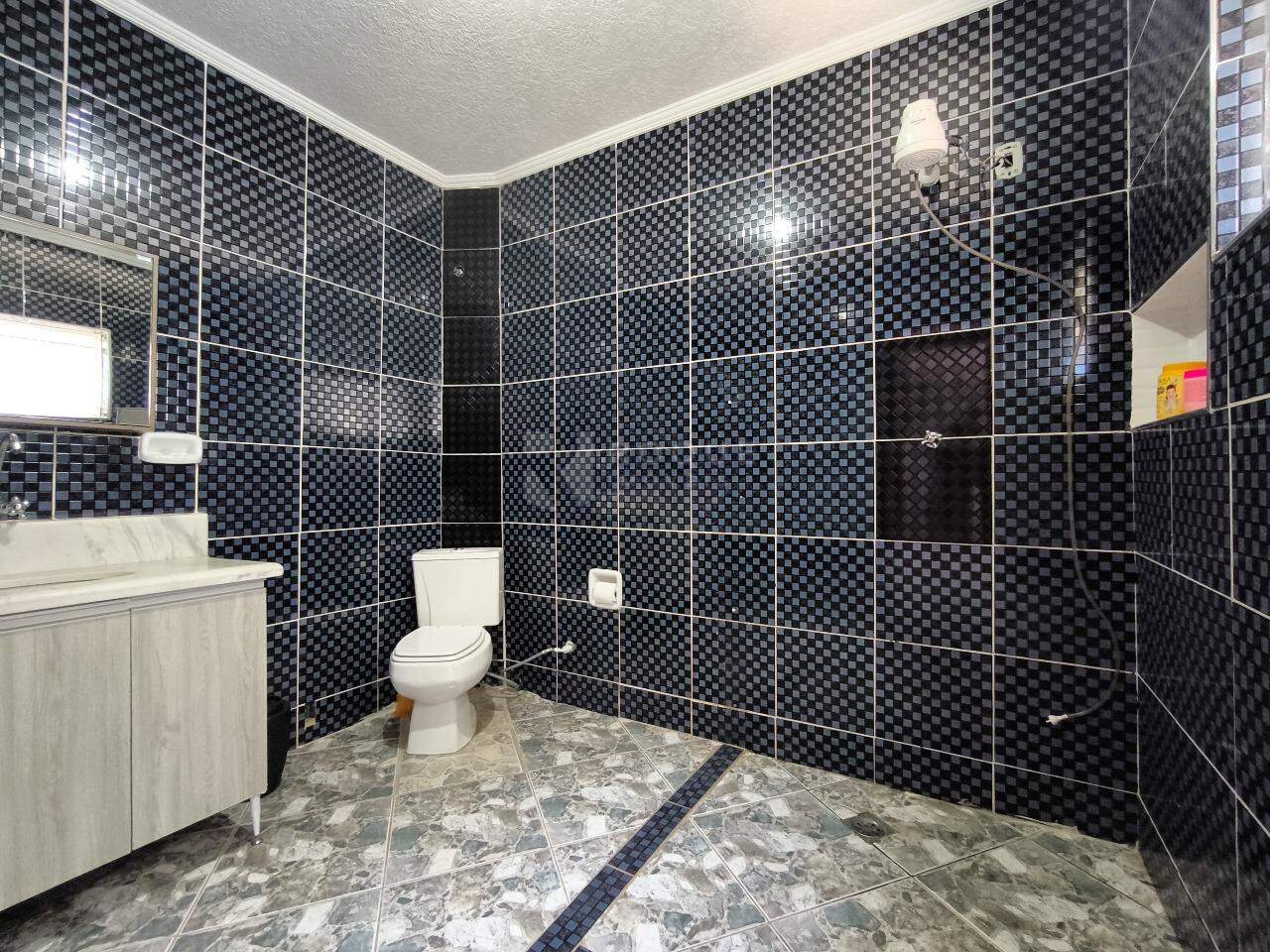Casa com salão à venda no bairro Jardim Campo Belo: BANHEIRO SOCIAL