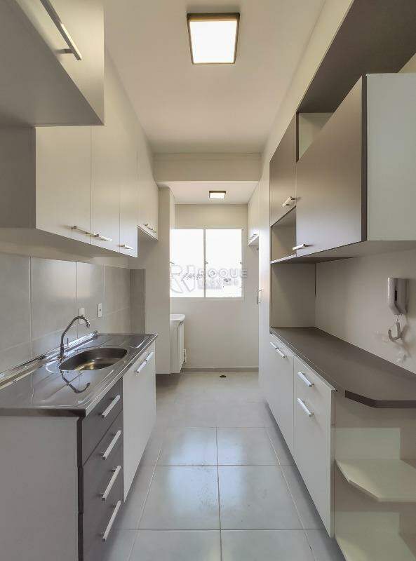 Apartamento para aluguel no bairro Parque Hippolyto: Cozinha