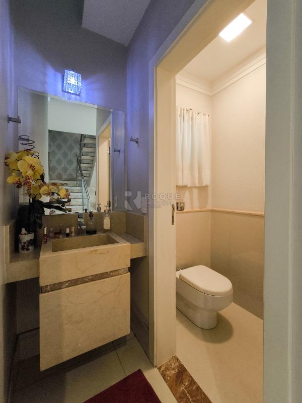 Casa em condomínio à venda no bairro Parque Residencial Roland: LAVABO