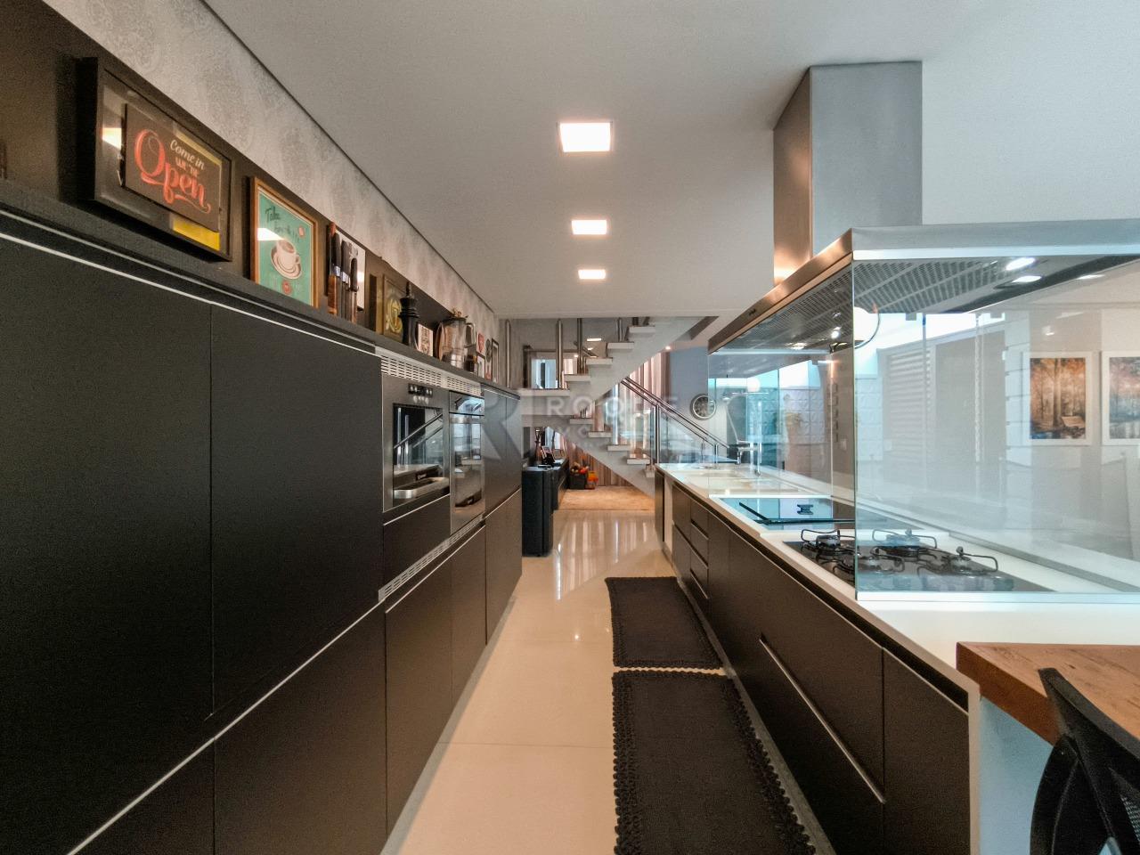 Casa em condomínio à venda no bairro Parque Residencial Roland: COZINHA