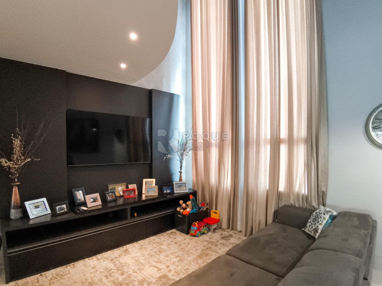 Casa em condomínio à venda no bairro Parque Residencial Roland: SALA DE ESTAR