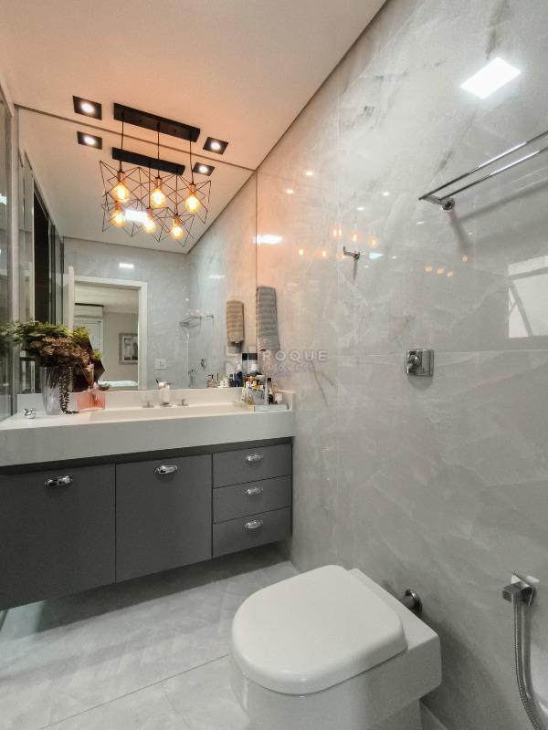 Casa em condomínio à venda no bairro Parque Residencial Roland: WC SUÍTE MASTER