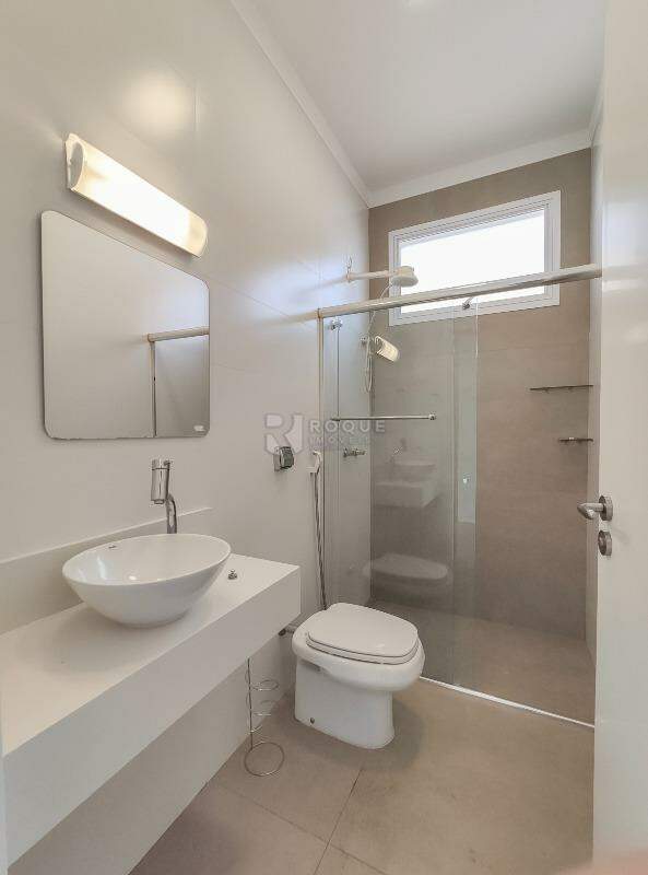 Casa em condomínio à venda no bairro Residencial Greville: WC fundo