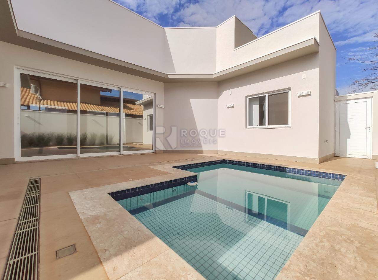 Casa em condomínio à venda no bairro Residencial Greville: Área externa / piscina