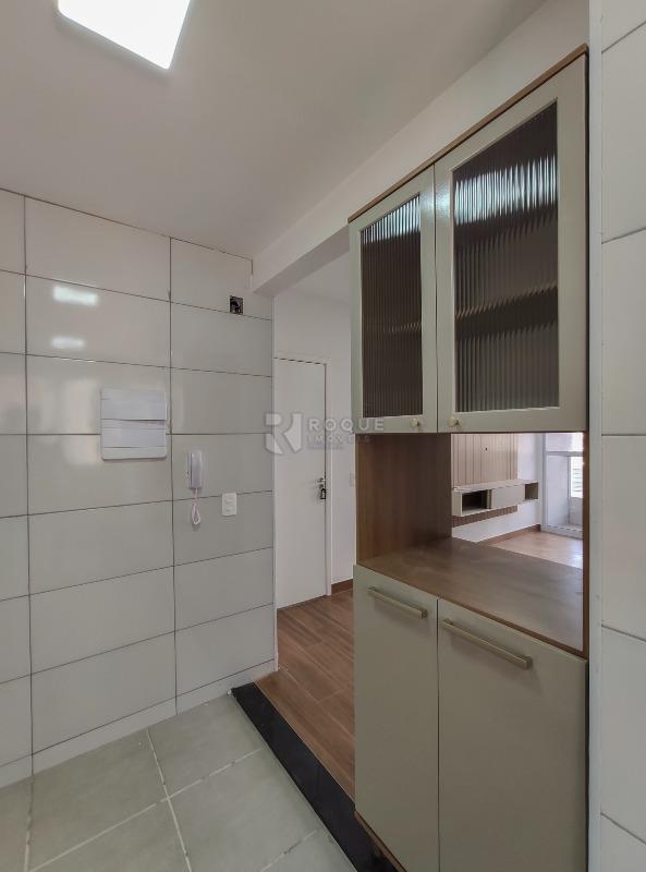Apartamento à venda no bairro Vale das Esmeraldas: Cozinha