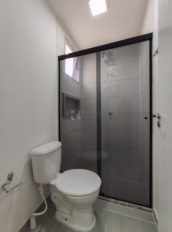 Apartamento à venda no bairro Vale das Esmeraldas: WC suíte 