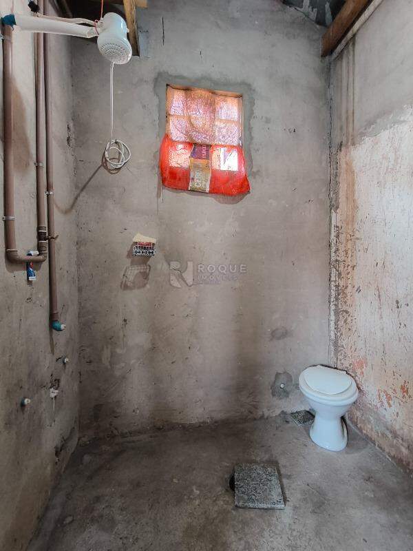 Casa com salão à venda no bairro Jardim Campo Belo: BANHEIRO SOCIAL