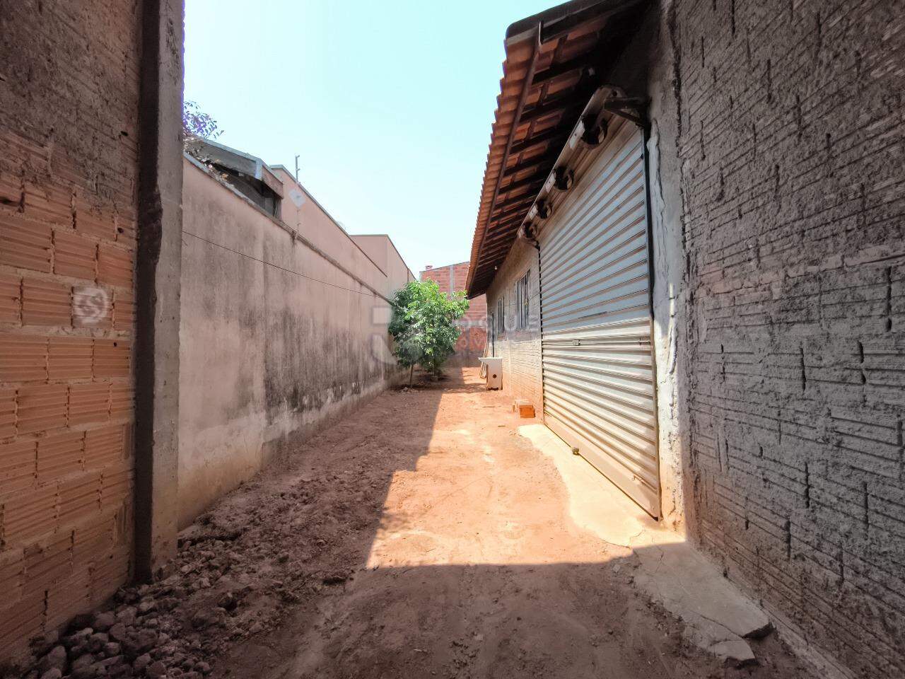 Casa com salão à venda no bairro Jardim Campo Belo: GARAGEM