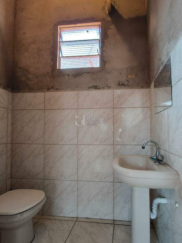 Casa com salão à venda no bairro Jardim Campo Belo: BANHEIRO SOCIAL
