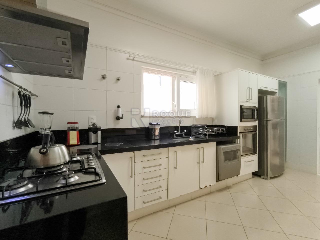 Casa em condomínio à venda no bairro Jardim Colinas de São João: COZINHA