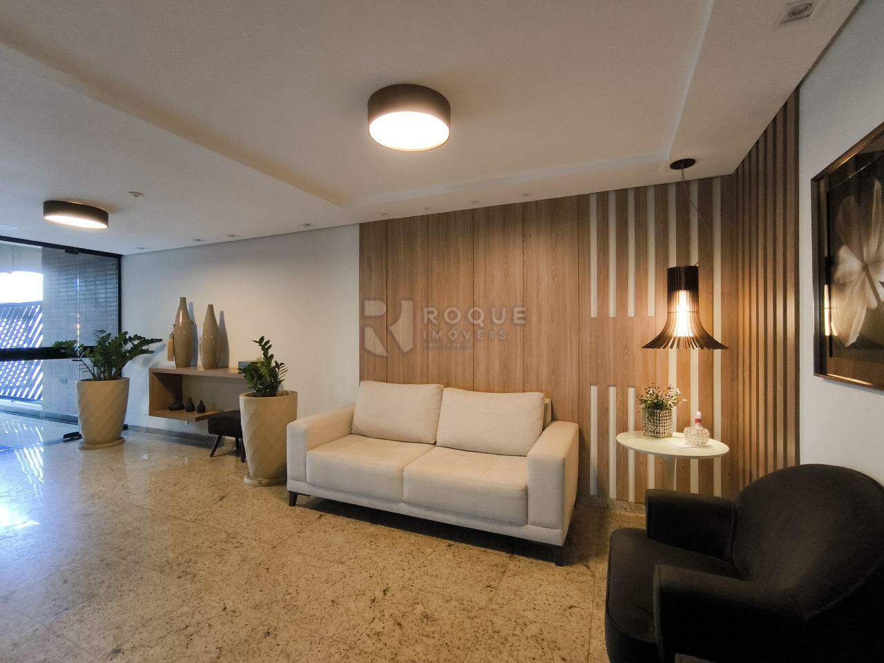 Apartamento à venda no bairro Centro: HALL DO PRÉDIO