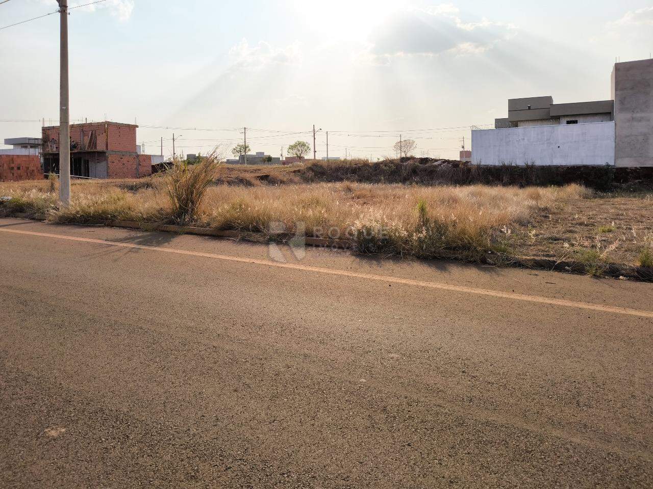 Terreno à venda no bairro Residencial Colinas do Engenho I: 