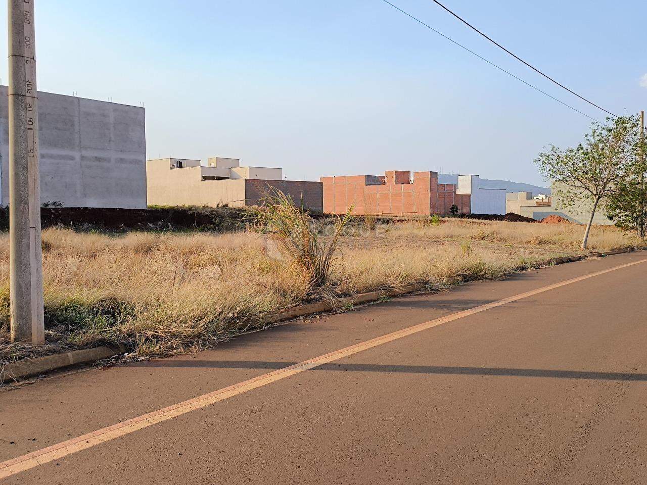 Terreno à venda no bairro Residencial Colinas do Engenho I: 