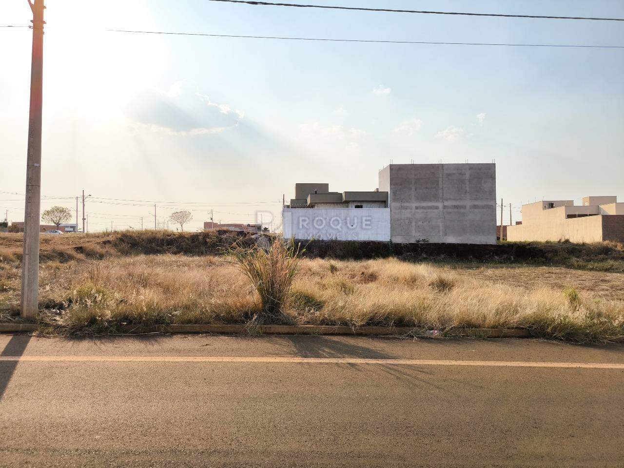Terreno à venda no bairro Residencial Colinas do Engenho I: FRENTE