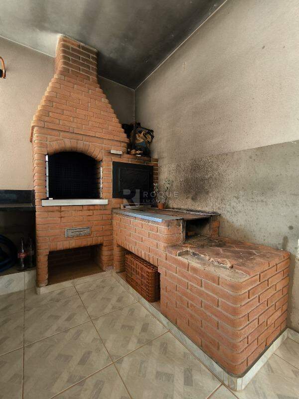 Chácara à venda no bairro Bairro dos Pires de Baixo: CHURRASQUEIRA / FORNO