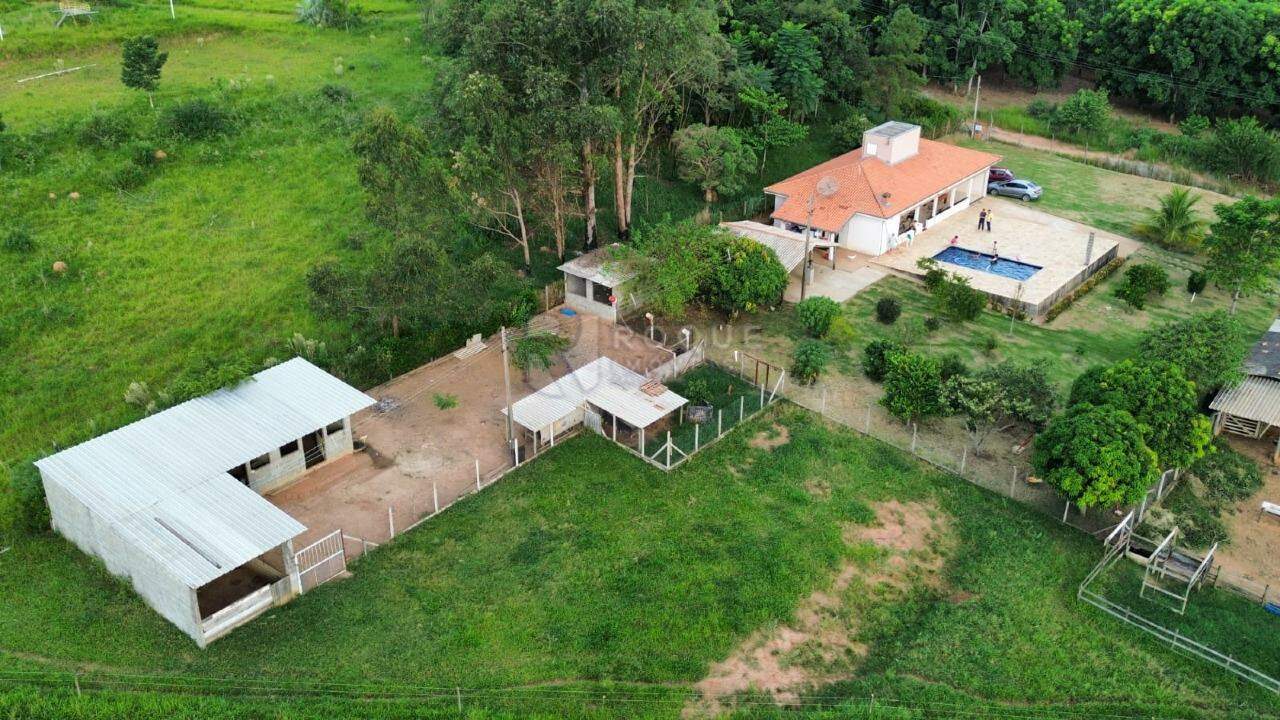 Chácara à venda no bairro Bairro dos Pires de Baixo: 