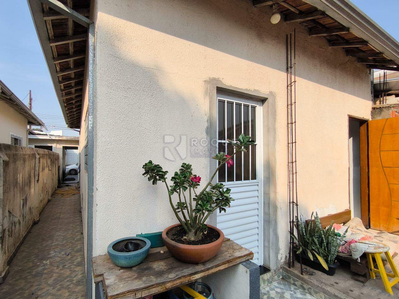 Casa Residencial à venda no bairro Vila Castelar: FUNDOS