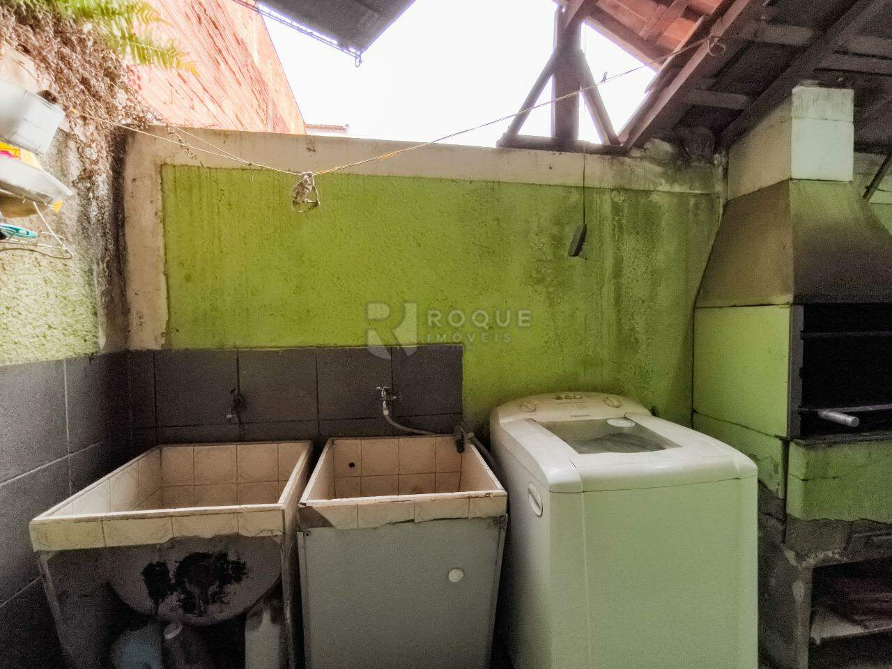 Casa Residencial à venda no bairro Parque Hippolyto: LAVANDERIA