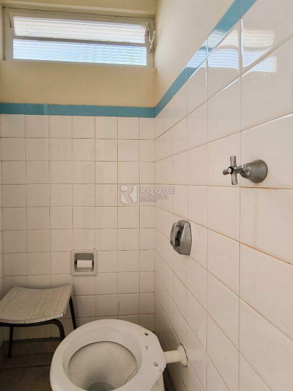 Casa Residencial à venda no bairro Jardim Mercedes: BANHEIRO SOCIAL EXTERNO