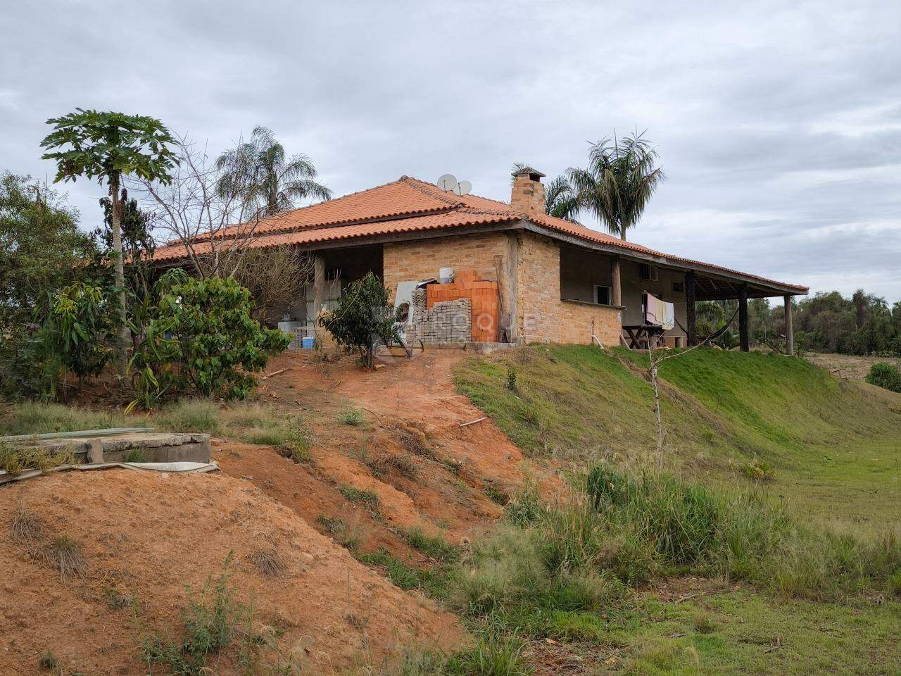 Chácara à venda no bairro Ribeirão do Pinhal: FUNDOS