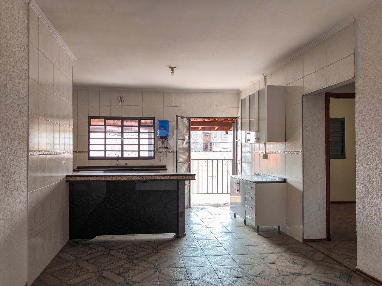 Casa com salão à venda no bairro Jardim Lago Azul: COZINHA